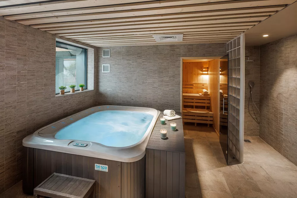 Spa-village-vacances-jura-avec-piscine-maison-prenovel
