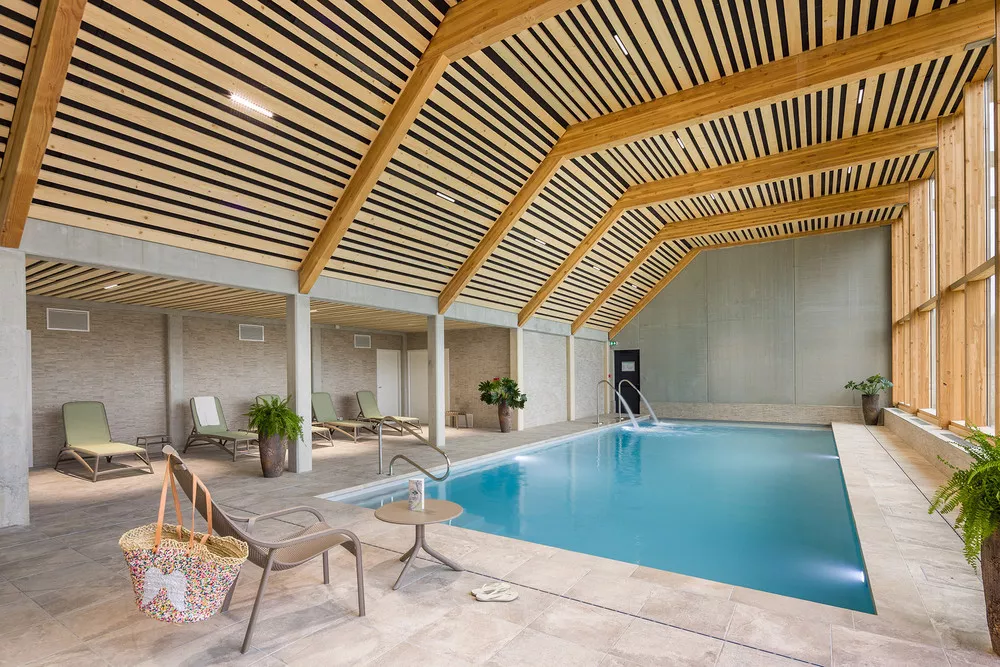 récupération-village-vacances-jura-avec-piscine-maison-prenovel